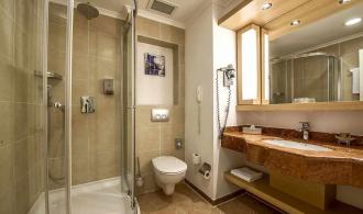 Nobilis Double Room Roomhopper Badezimmer