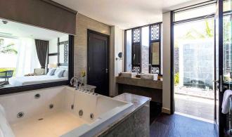 Nam Hoi An One Bedroom Ocean Front Pool Villa Whirlpool