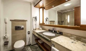 Nobilis Double Room Classic Main Building Bad